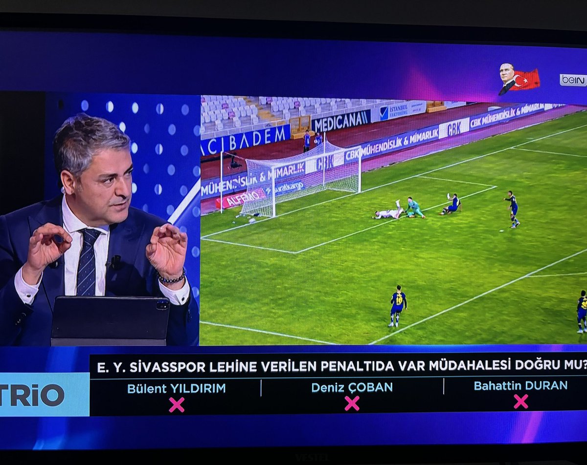 Bahattin Duran: 'Djiku'nun teması, Manaj'ın kötü oynamasını gerektirecek bir temas değil. Etkisi yok. Manaj topa vurdu. Top bariz bir şekilde auta doğru gidiyor. Top oyunda. Kaleci Livakovic ayaklarını açtı ve durdu. Livakovic'in ayağıyla Manaj'ın ayağı yerde buluştu.