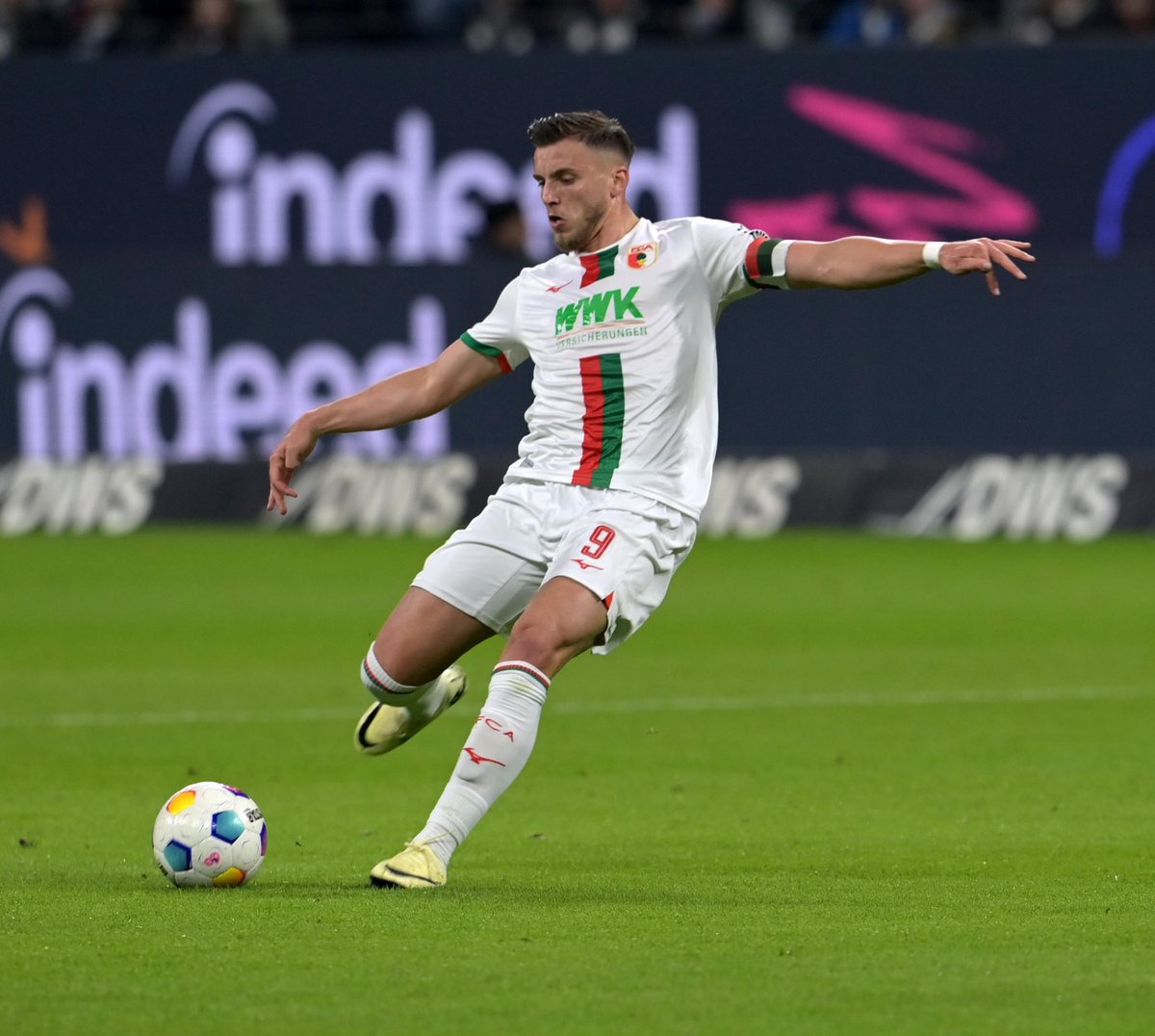 🦅 News #Demirovic | The 26 y/o striker from Augsburg is one of the desired targets for Eintracht Frankfurt next season! ➡️ He's on the list. The player has been followed for a long time ➡️ But: Frankfurt is pessimistic, because Augsburg is said to be asking for up to €25m.