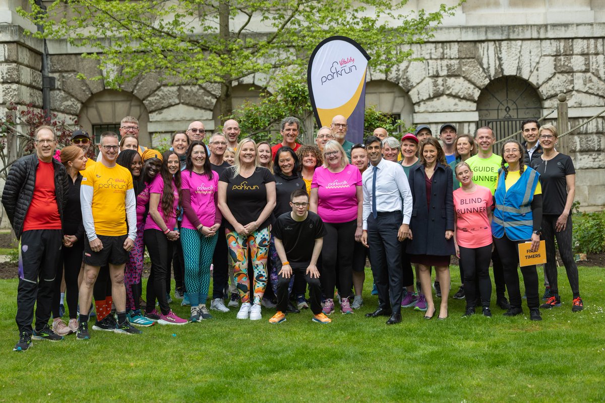 AiLyn_Runner's tweet image. It was an honour to run the Downing Street #parkrun no. 1 (and only!)😀

Thank you parkrun for the amazing experience, congrats on 20 years of bringing joy &amp;amp; health benefits to many people's lives!

I was most excited at meeting Larry the #cat 😻

#loveparkrun #ukrunchat
