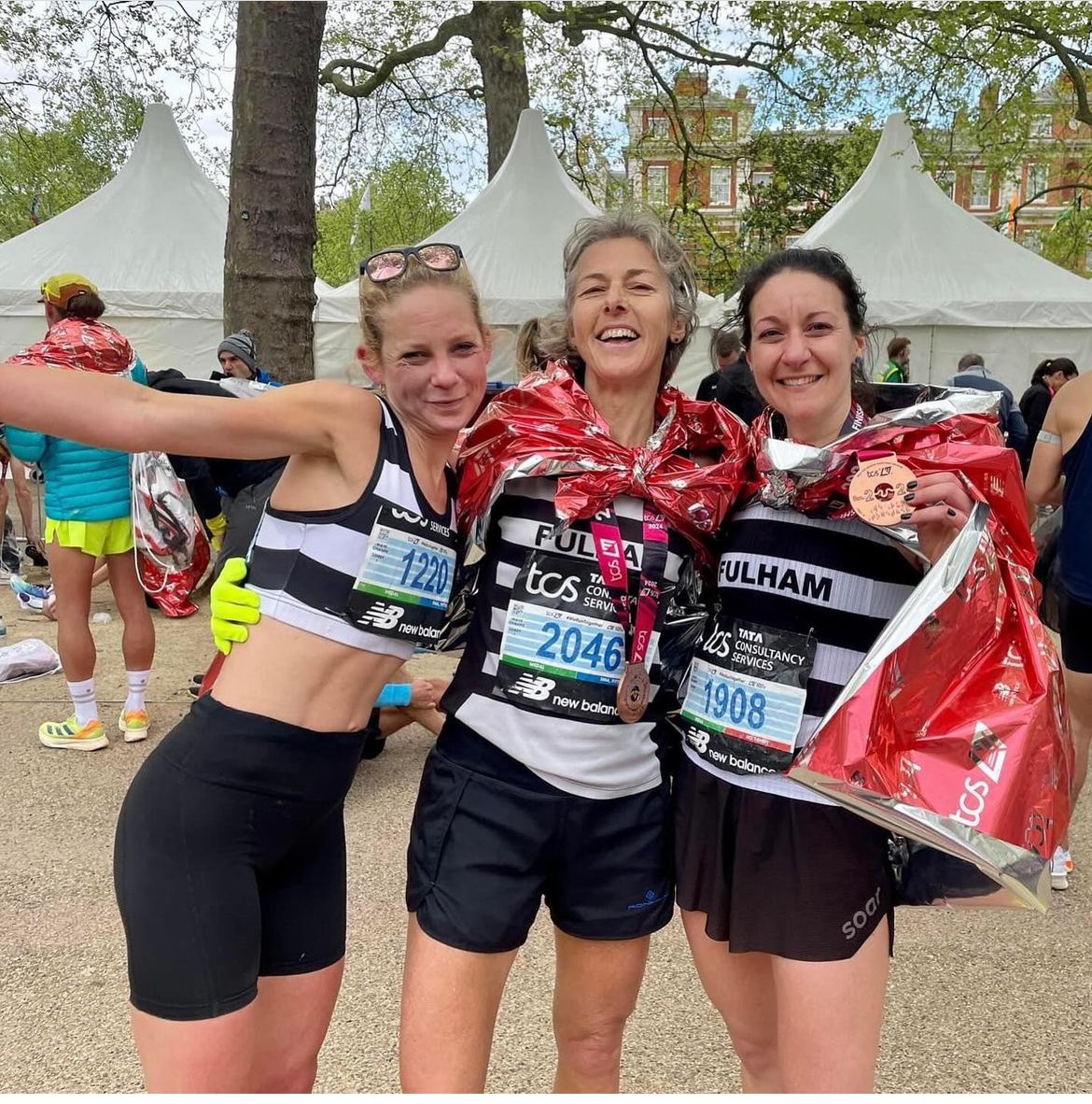 In the middle…my friend Alice Riddell-Webster. She’ll kill me for saying this but 57 years old and she ran @LondonMarathon in 2:58:15 I think she is sensational 👏