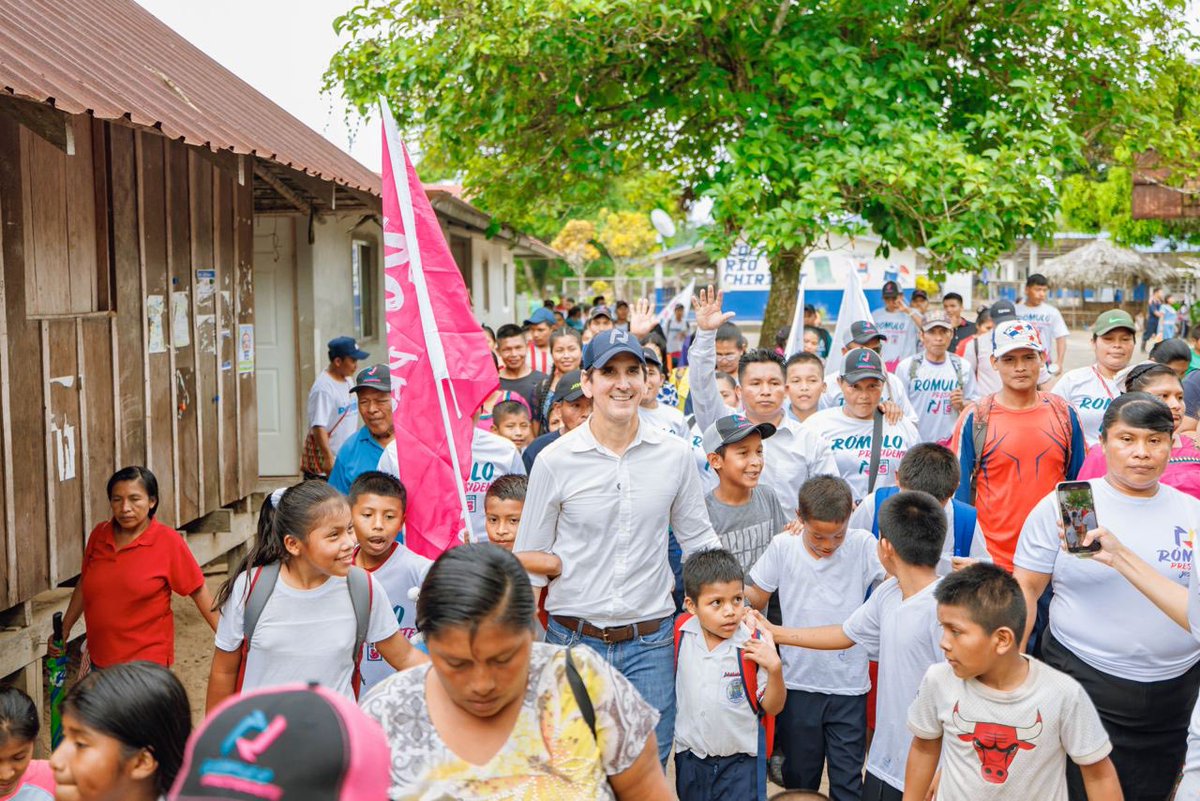 ¡Para Río Chiriquí, comarca Ngöbe Buglé #ElCambioViene a partir del 1 de julio! 

Vamos a acabar con las escuelas rancho, y tendremos escuelas equipadas con internet y electricidad; vamos a nombrar a más educadores para que todos los niños y jóvenes tengan la oportunidad de