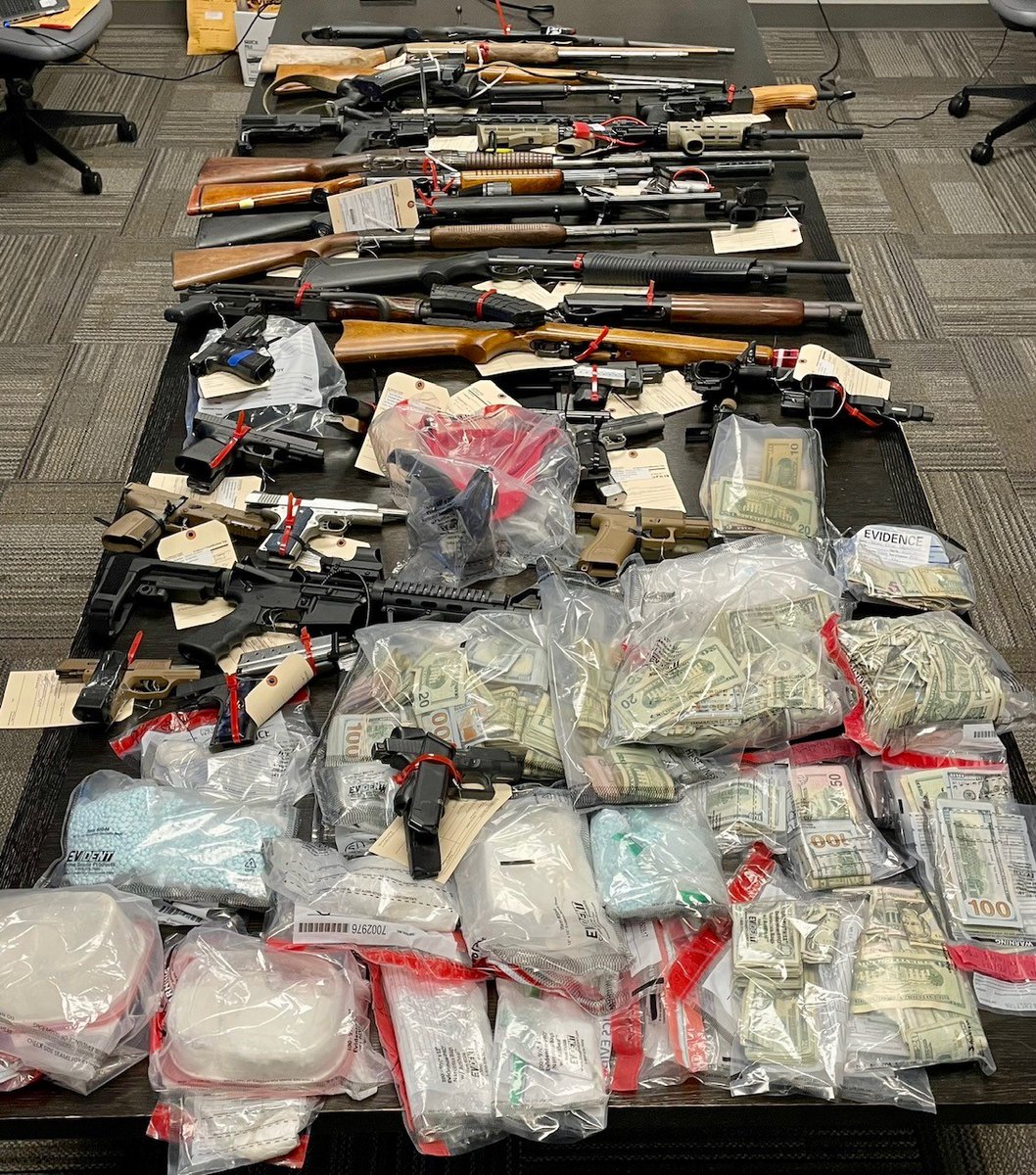 NEW: Here's a photo of some of the firearms, drugs, and cash seized in  Yakima. This was a joint operation with @ATF_Seattle @USAO_EDWA  @yakimapolice @YakimaSheriff @HSISeattle . We are grateful for our