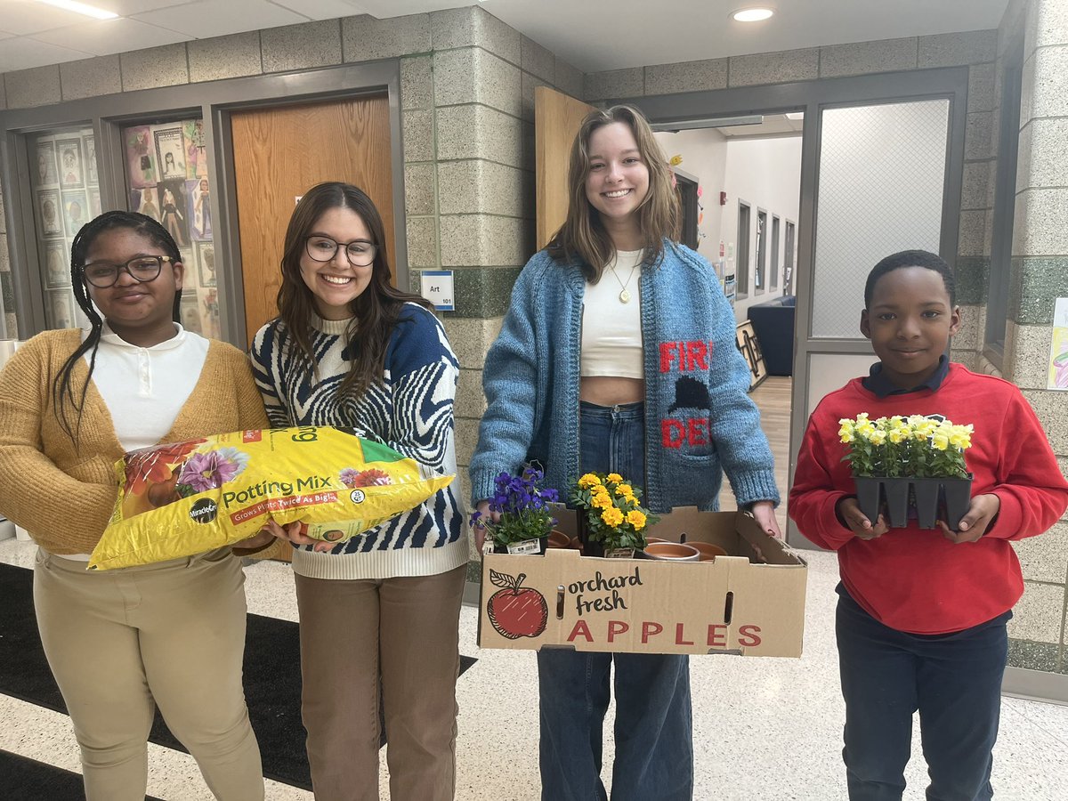 Our Spanish Club &amp; Spanish Honor Society kids painted pots today for earth day and then donated a planting kit to Boys &amp; Girls Club 🌎🌺