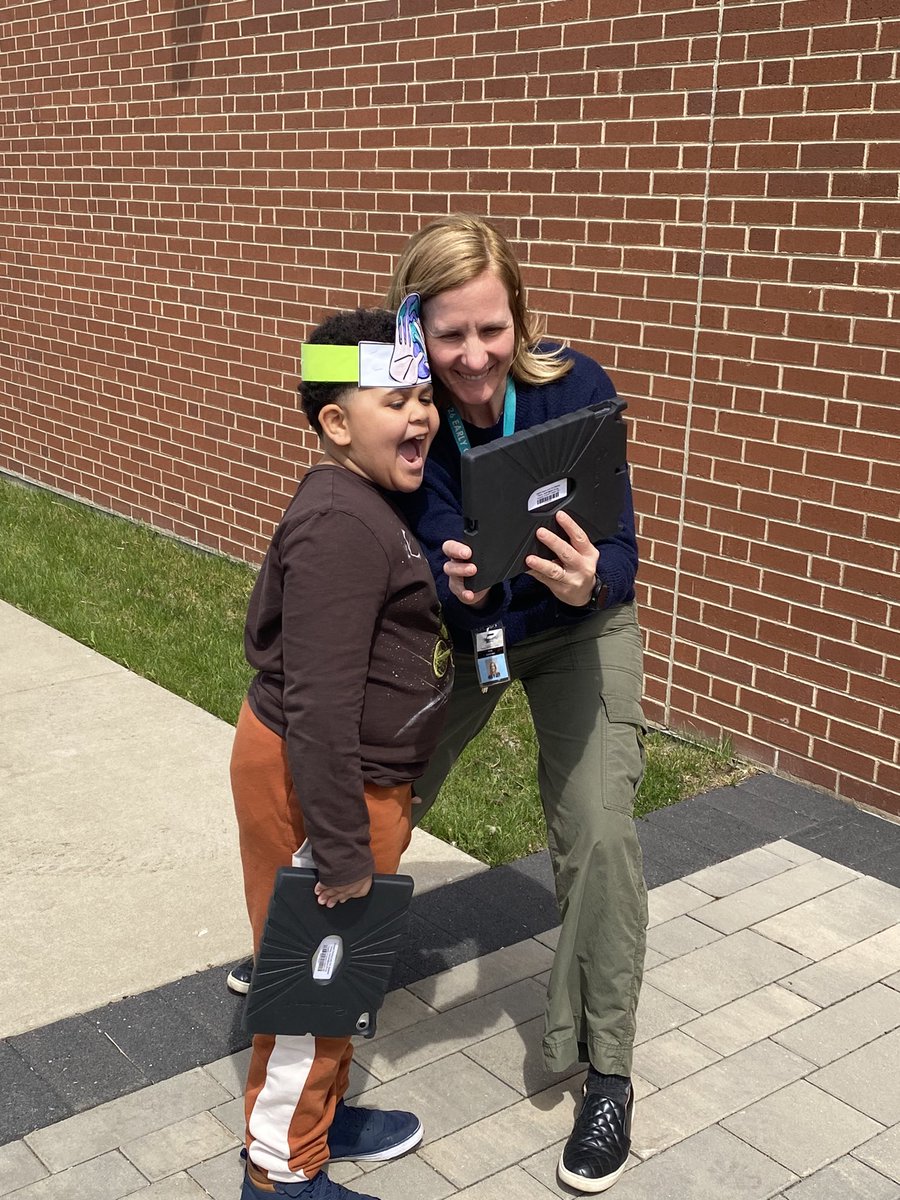MissStepanek's tweet photo. We had so much fun with our Earth Day scavenger hunt! Finding elements of Earth’s beautiful nature is easy at Lane School 💙💛🌎🌳 #weare126 #lane126 #EarthDay2024 https://t.co/7j29OtHe3X