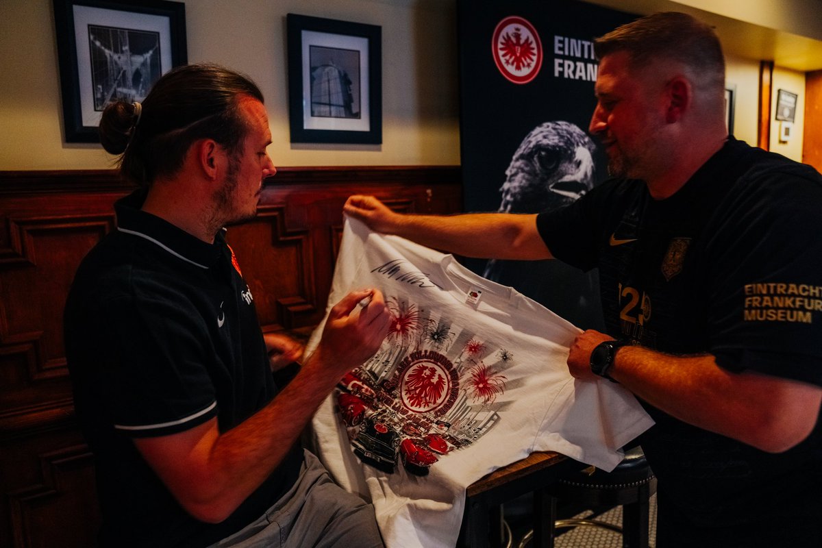 Scenes from this weekend’s @EFCNewYork meet-up with Eintracht Frankfurt’s Alex Meier & Christoph Preuss at @JackDemseysNYC in New York! 🤝 🦅🇺🇸 #SGE