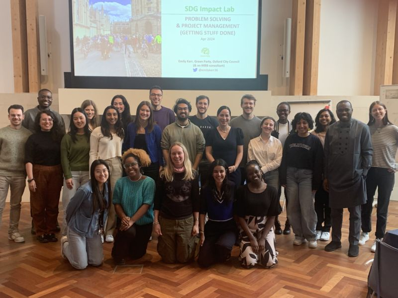 Delighted to go and speak on how to get stuff done at Oxford Uni's @OxfordSDGLab, which equips graduate students with the skills and experience to help deliver the UN's Sustainable Development Goals. The cohort were great - motivated, good questions, excellent case study game. 💖