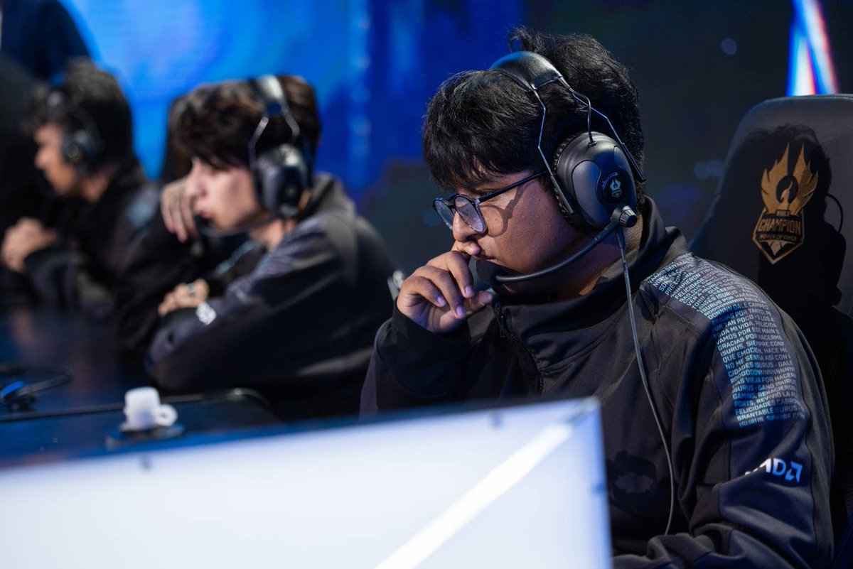 Maxzi (Eunha)🦭 (@maxzimii) on Twitter photo Quiero anunciar que me encuentro F/A para futuras competiciones de Honor Of Kings, manejo linea de Experiencia/Top Lane y tengo experiencia competitiva en el KIC 2023(Worlds HOK).
DM abierto por cualquier consulta o propuesta.
Mail: eunhahokings@gmail.com
Like y retweet=humilde🫡 Quiero anunciar que me encuentro F/A para futuras competiciones de Honor Of Kings, manejo linea de Experiencia/Top Lane y tengo experiencia competitiva en el KIC 2023(Worlds HOK).
DM abierto por cualquier consulta o propuesta.
Mail: eunhahokings@gmail.com
Like y retweet=humilde🫡