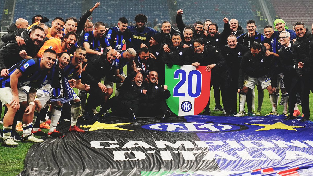 SerieA_EN's tweet photo. Smile, @Inter_en 📸

#INTERGALACTIC⭐⭐ https://t.co/AwpgAW88Cb