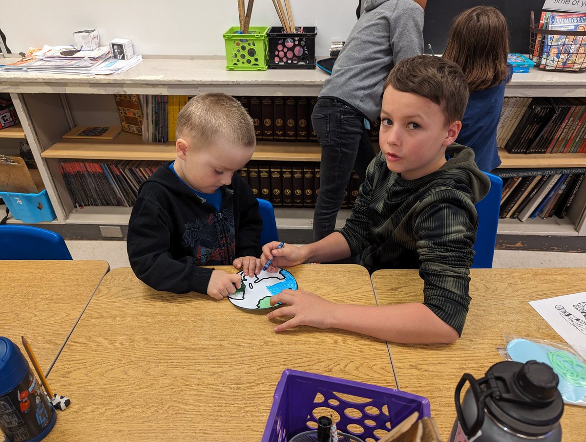 On Friday we helped our little buddies create a craft for Earth Day. We helped them make and write promises to help look after our Earth.