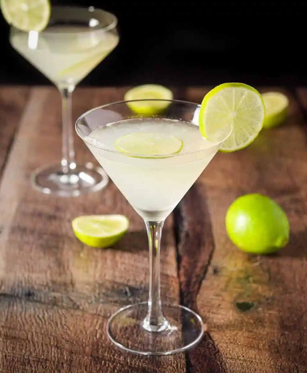 Cocktail of the Day - Kamikaze, which means divine wind in Japanese, is made with equal parts vodka, triple sec (orange liqueur), and freshly squeezed lime or lemon juice.
mastodon.online/@paceno/112316…