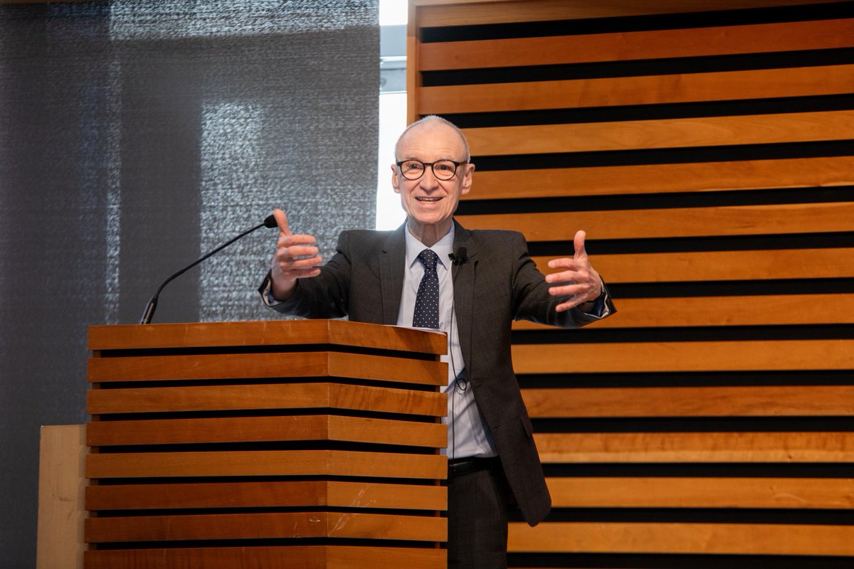 I had the distinct pleasure today of introducing Senator ⁦<a href="/TonyDean_TO/">Tony Dean</a>⁩ to Ontario Public Service leaders, for an inspirational discussion about leadership and service excellence in the public sector championed by ⁦⁦<a href="/mdiemanuele/">Michelle DiEmanuele</a>⁩