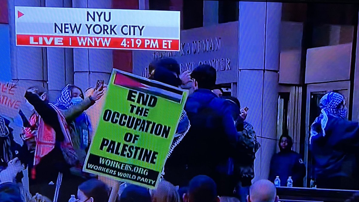 🧵 Read the small print on the trademark neon green sign now at @nyuniversity @NYUSJP protest, parroting the propaganda of the Muslim Brotherhood: “End the Occupation of Palestine. Workers.org. WORKERS WORLD PARTY.” The Workers World Party is led by self-described