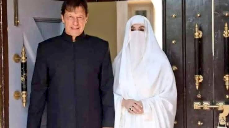 ShahbazGillFan's tweet photo. میری سب سے درخواست ہے یہ ٹرینڈ ٹاپ پر لاؤ، فوری طور پر 🙏🏻
#بشریٰ_عمران_کی_جان_کو_خطرہ

میرا یہ پیغام ہر موبائل پر نظر آنا چاہیے، خاموش مت رہو !! https://t.co/8u08hJXiOH
