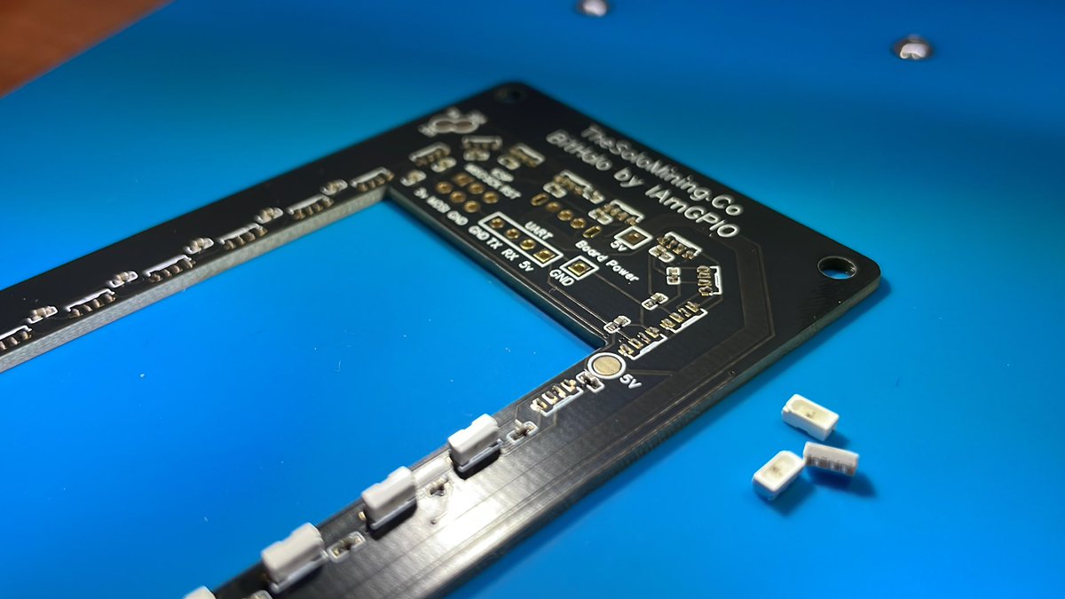 BitHalo in da making 🧡💪🏻 Strong addon from <a href="/TheSoloMiningCo/">TheSoloMiningCo (I Am GPIO)</a> for the BitAxe Ultra 204 … a #opensource #Bitcoin #SoloMiner

Thanks for your great work 🧡