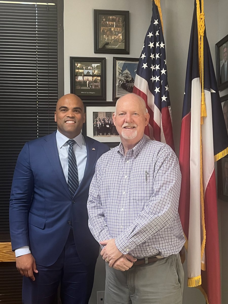 It was great to meet with Glen Brewer, president of the @BCSChamber today to discuss the work ahead to ensure Texas small businesses succeed. I will always fight to build an economy that works for everyone.