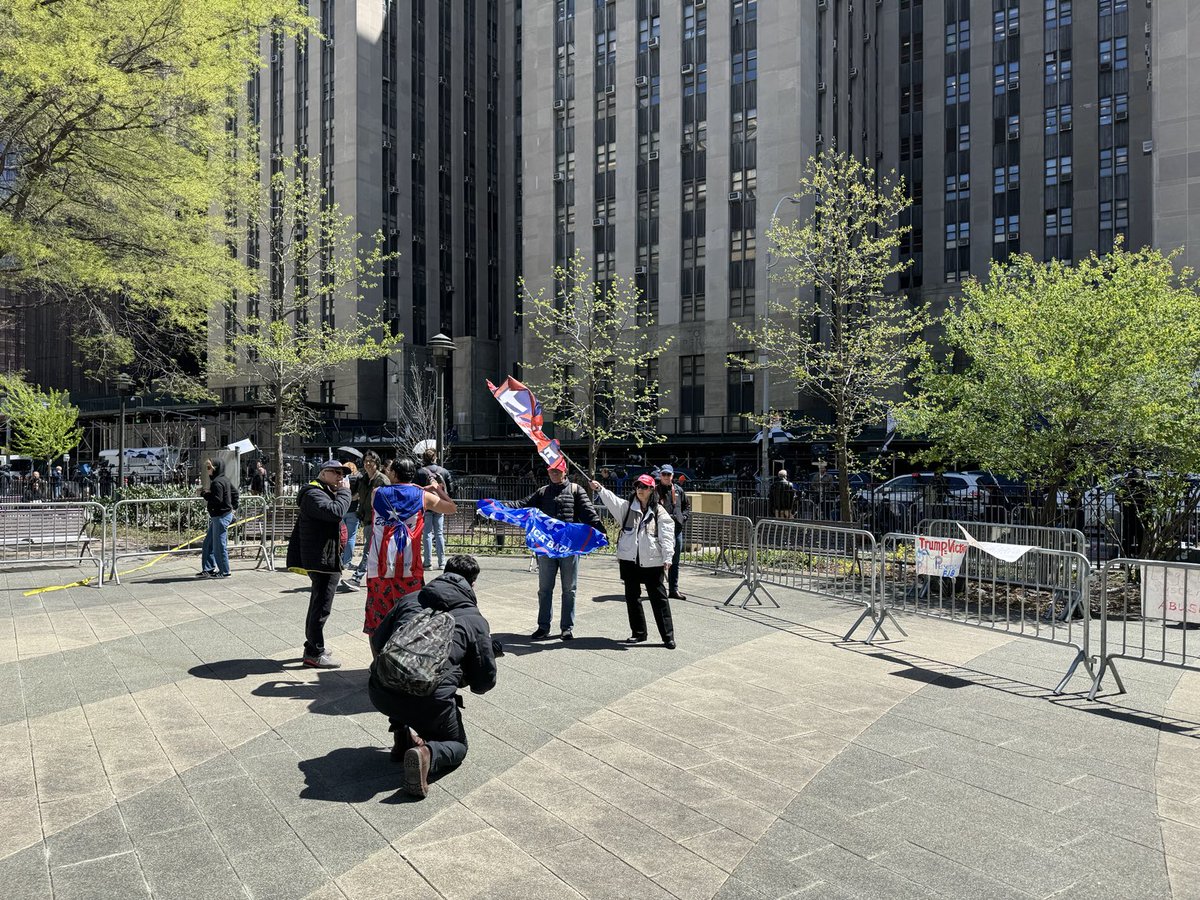 I counted a total of 3 Trump supporters at courthouse today. The loudest person was the guy yelling at them “Bill Clinton balanced the budget!”