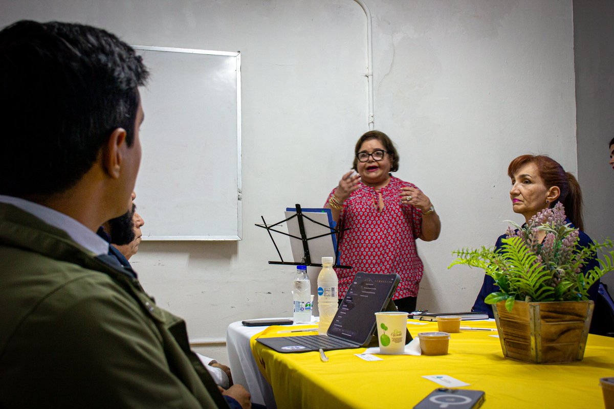 ¡Hablar de lo que nos pasa, no está mal! 🧠💪🏼 Estuvimos acompañando desde el Hospital Psiquiátrico de Maracaibo en el Taller de Salud Mental con motivo a los 120 años de su fundación. Apostamos desde Maracaibo por políticas públicas para mejorar la salud mental de nuestros