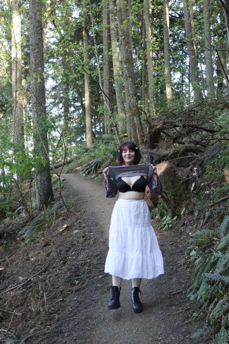 Boobies in the woods https://t.co/fq98CDpkLP