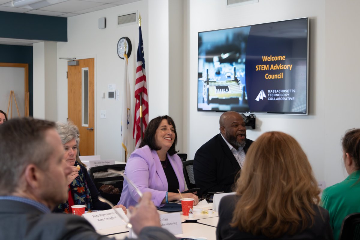 Every student should be able to see themselves in STEM careers! Our STEM Summit is happening May 15th at @BridgeStateU, and we’re focusing on computer science 💻⚙️💡 Great to connect with our STEM Advisory Council ahead of the big day! Learn more at mass.gov/stemsummit