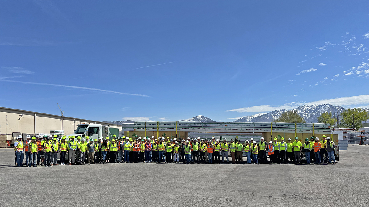 KenworthTruckCo's tweet photo. Happy Earth Day from Kenworth! The Kenworth Zero Emissions Team is proud to turn over the keys of a battery-electric Kenworth T680E to Boise Cascade today! https://t.co/yfljTla1Lx
#DrivingtoZeroEmissions #T680E #BatteryElectric #Kenworth #BoiseCascade #EarthDay https://t.co/rfGbPCSORQ