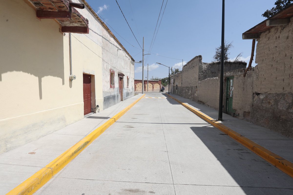 En la comunidad de San Pedro de Ibarra, celebramos la pavimentación de la Calle 5 de Mayo y la rehabilitación del camino hacia San José del Torreón. Estas mejoras fortalecen la 'Senda del Arriero', enriqueciendo la experiencia de todos quienes exploran nuestro patrimonio