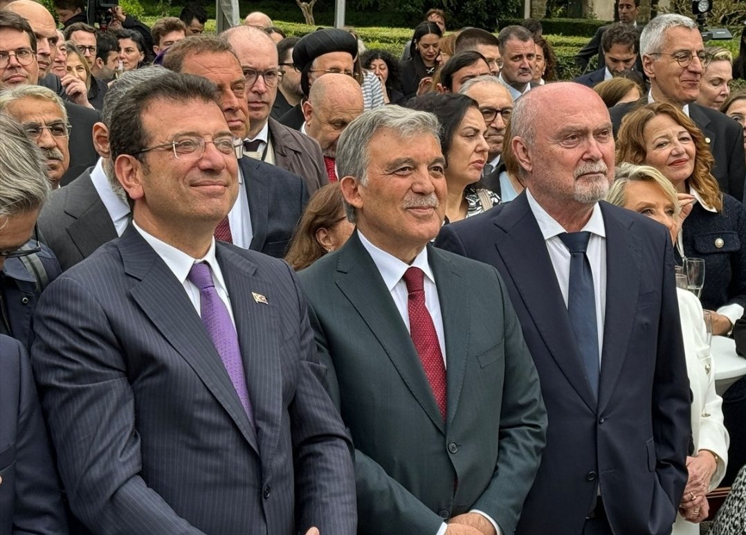 Almanya Cumhurbaşkanı İBB başkanı Ekrem İmamoğlu Eski CB Abdullah Gül HDP Eşbaşkanı Mithat Sancar. Bunları ip gibi dizen akıl, kendince planladığı Hükümetin resmi.