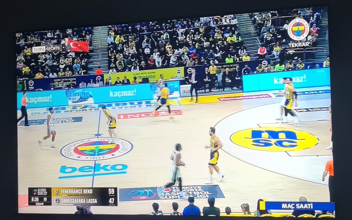 Milyonlar sinirden uyuyamazken kulüp şu an FB TV'yi bile kullanmayıp basketbol antreman maçının tekrarını veriyor.