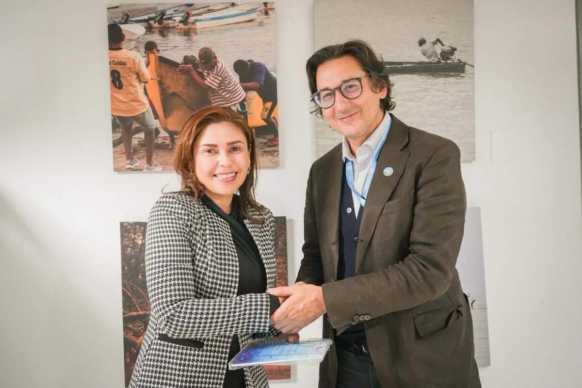 FAO_Colombia's tweet photo. Nos reunimos con @aunapcolombia @MejiaPinerez donde abordamos temas  y apuestas orientadas a una mejor gestión del sector pesquero 🎣 y acuícola 🐟 en el país 🇦🇲 desde un trabajo articulado y conjunto. En @FAO_Colombia le apostamos a la  #TransformaciónAzul @AZimmermannFAO https://t.co/EaKbR2tA7B