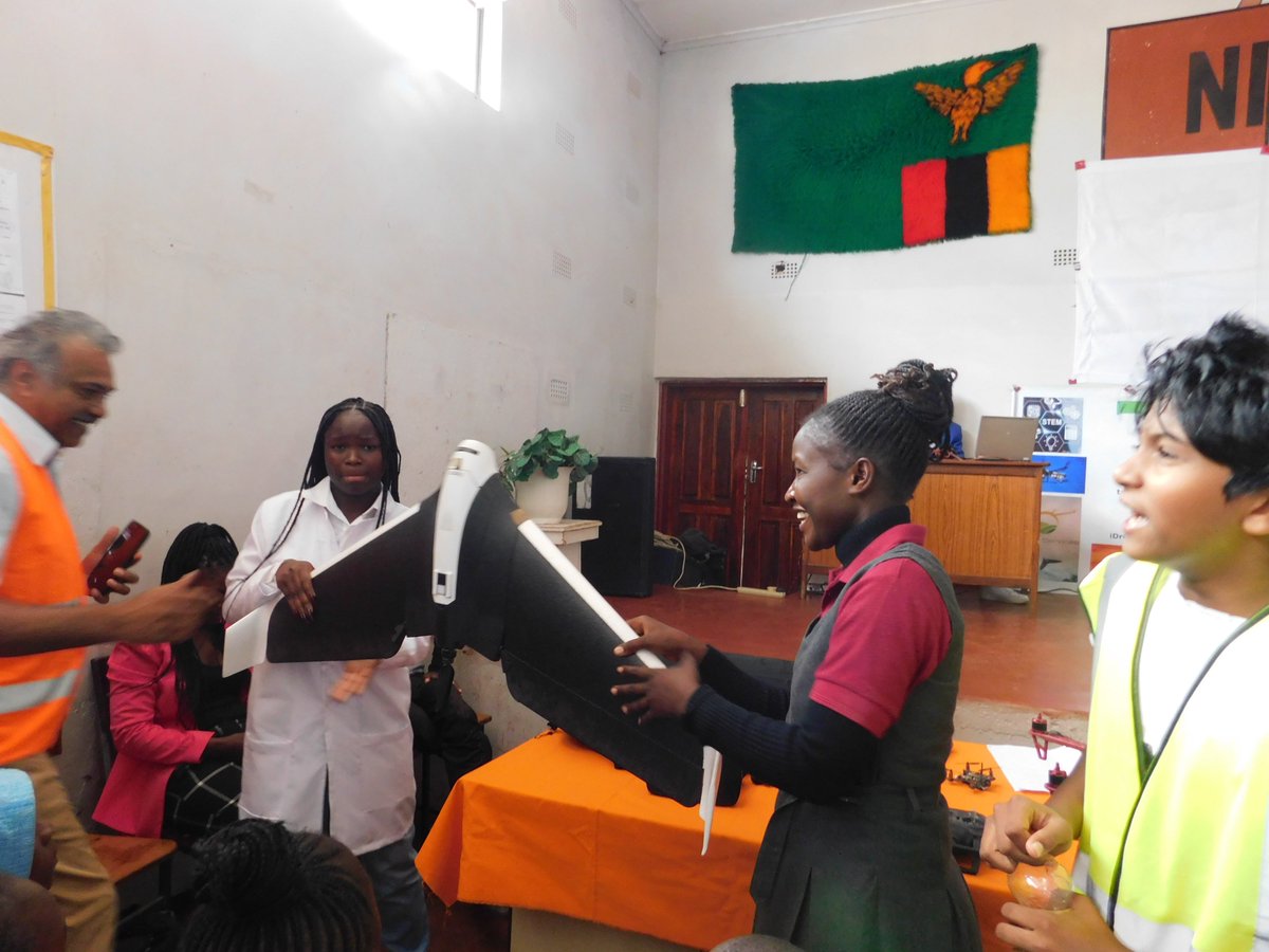 #STEM news from Zambia! iDrone Services Ltd. in collaboration with Africa Goes Digital <a href="/AfGoesDigital/">Africa Goes Digital Inc.</a> to empower schools with #STEM education through drone technology. Shaping #TheAfricaWeWant by inspiring the next generation of innovators🚀 youtu.be/IyEpxei_hQ8