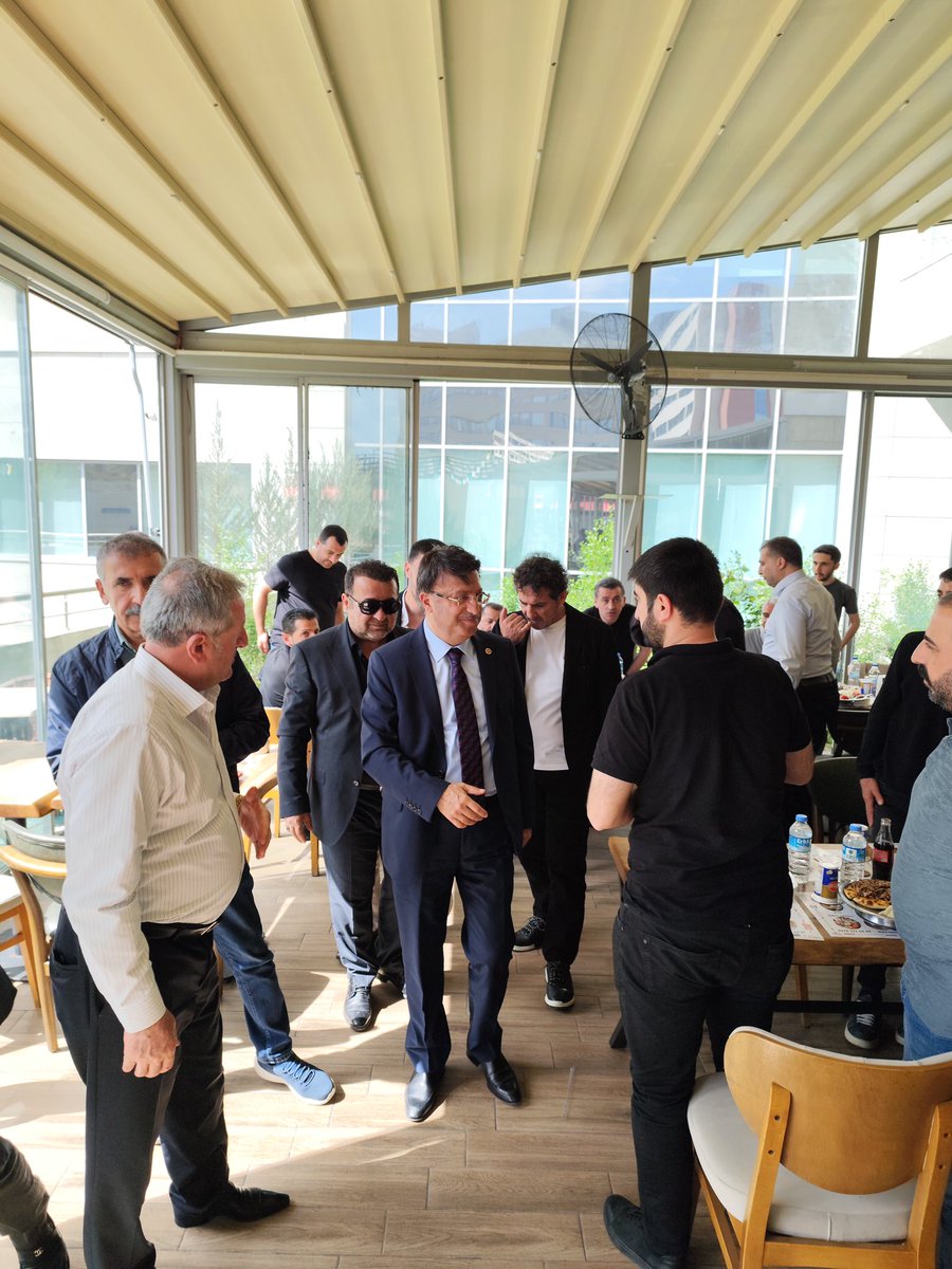 MuslumErbayy's tweet photo. TEŞEKKÜR:

Geçirdiği trafik kazası sonrası ağır yaralanan Oğlum #Berdan’ın 
#Van- #Ankara ambulans uçak temininden bu güne bizleri yalnız bırakmayan; bu zor günümüzde yanımızda olan #Van milletvekilimiz Sayın Kayhan Türkmenoğlu’na teşekkür ediyoruz. @K_Turkmenoglu_V @nevzatvan https://t.co/ZQ7sqvVGJV