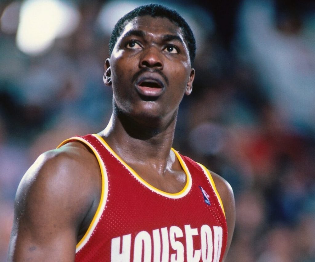 Galera, acabo de fazer uma compra daquelas! Reservei a minha cópia de pré-venda (em capa dura) da mais nova biografia do maior Rocket de todos os tempos - Hakeem Olajuwon. “Dream: The Life and Legacy of Hakeem Olajuwon”, é da brilhante @MirinFader, e vai contar a incrível