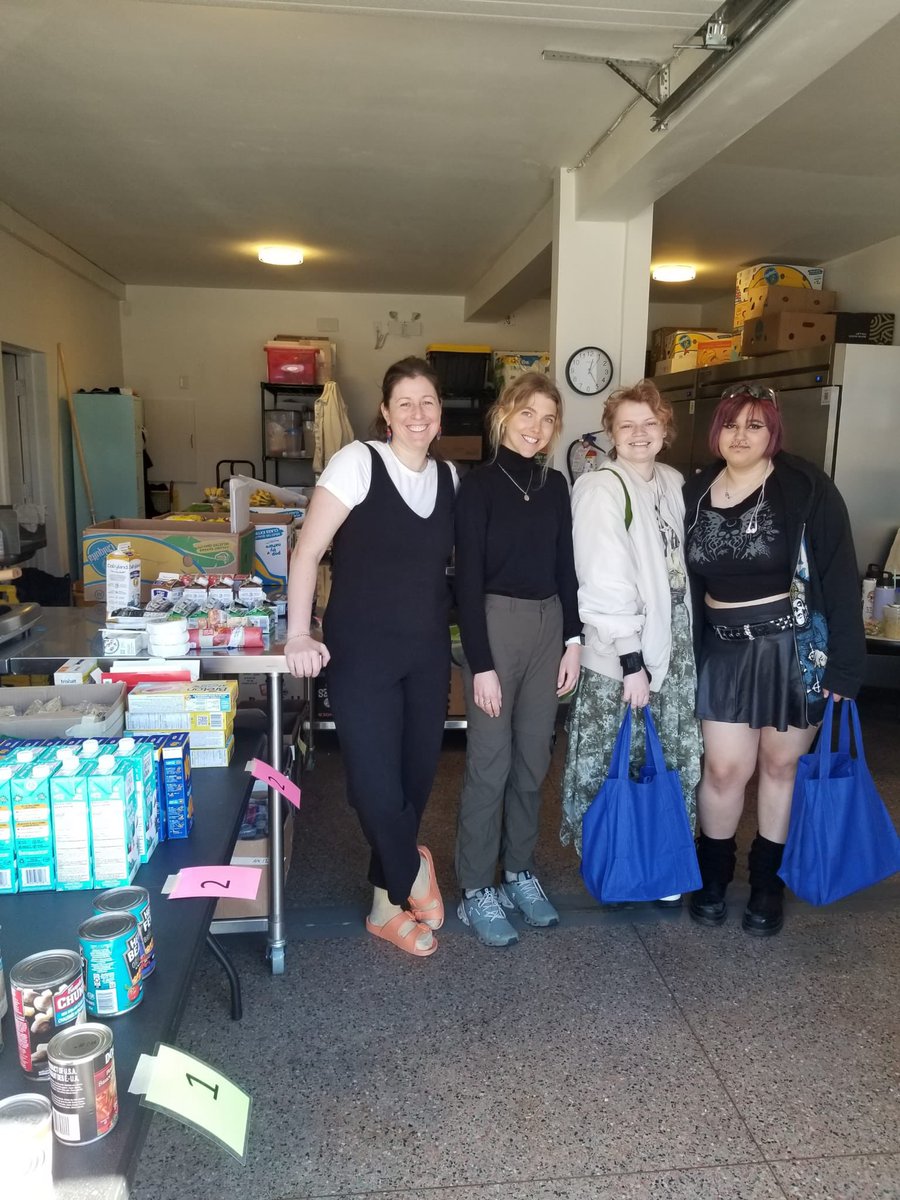 Today is Earth Day and at Dan’s Legacy, we were lucky to have the support of volunteers from @DeloitteCanada, who, in honour of Earth Day, helped with our grocery hamper program as part of their focus on “Waste Re-imagined”.

Learn more: shorturl.at/arvTU