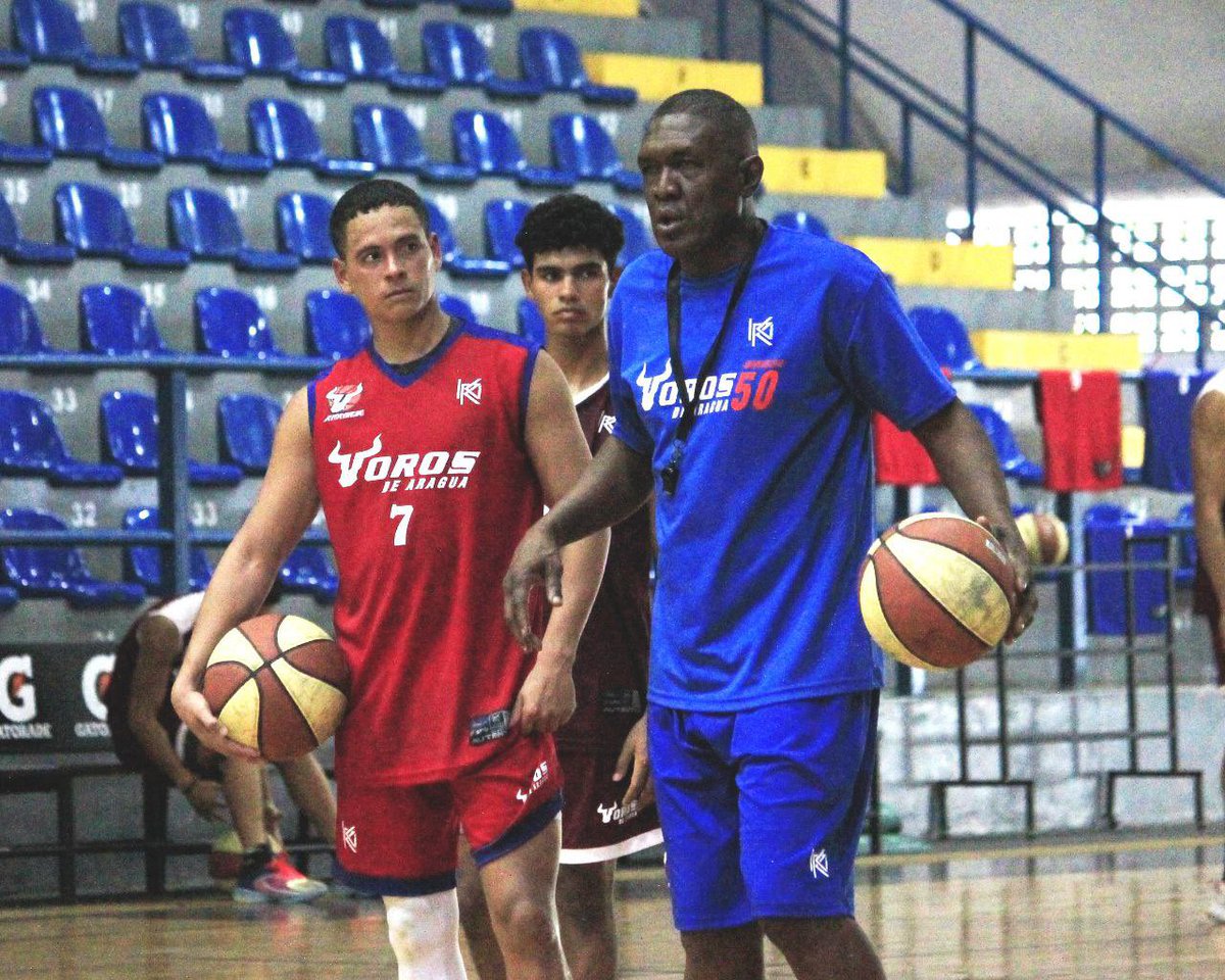 Oficialtorosbbc's tweet photo. Hoy recibimos una nueva incorporación 👀

Ángel Blanco ya está con nosotros 👊 https://t.co/yWehXpP5c6