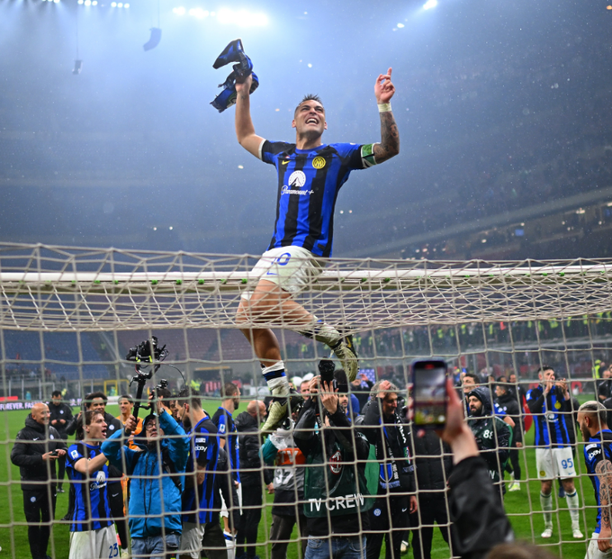 GLzMEw6XMAA3nRs?format=png&name=small