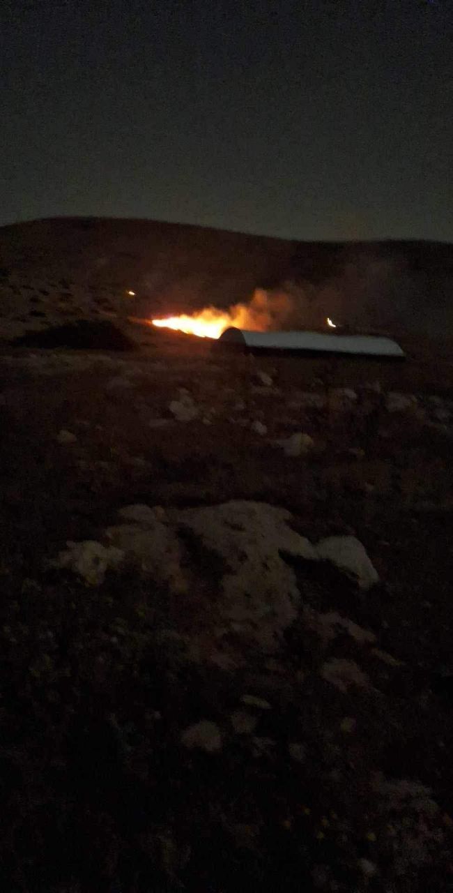 عاجل| مصادر محلية: اشتعال النيران في أراضي المزارعين شرق طوباس بعد إطلاق الاحتلال قنابل مضيئة في المنطقة 