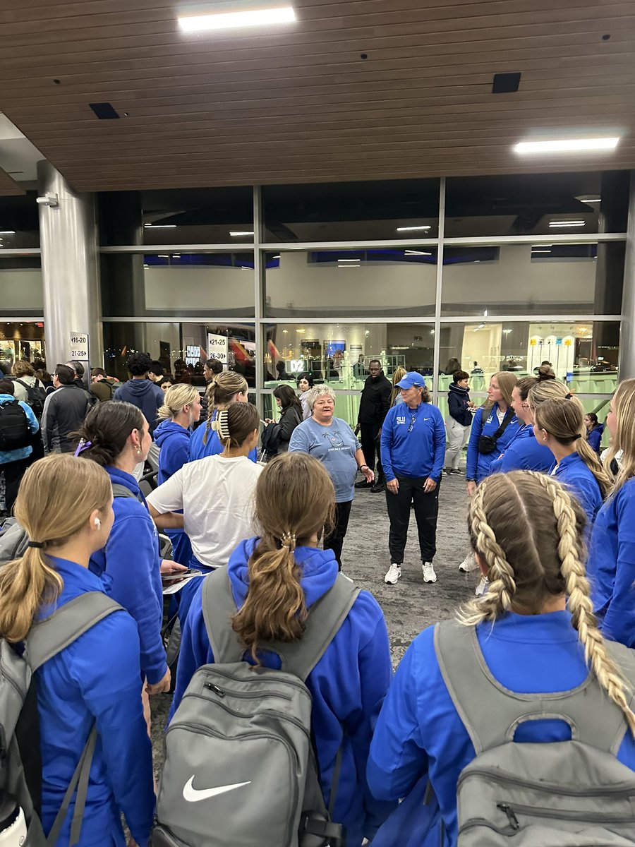 Awesome to run into the first Billiken Softball Hall of Fame Inductee: Dawn Elser! Great to hear her words of wisdom 😃