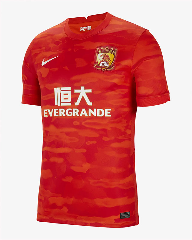🛑 But the tide turned as Evergrande's debt hit $300 billion, leading to austerity and the removal of the Evergrande name from the club. 
The Chinese Super League capped foreign player investments, signaling an end to extravagant spending. #FinancialCrisis