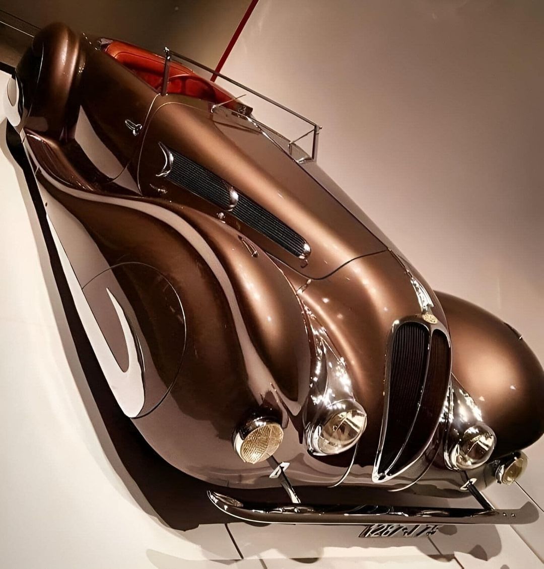 Delahaye 135 MS Roadster designed by Parisian coach builder, Figoni & Falaschi, 1937.