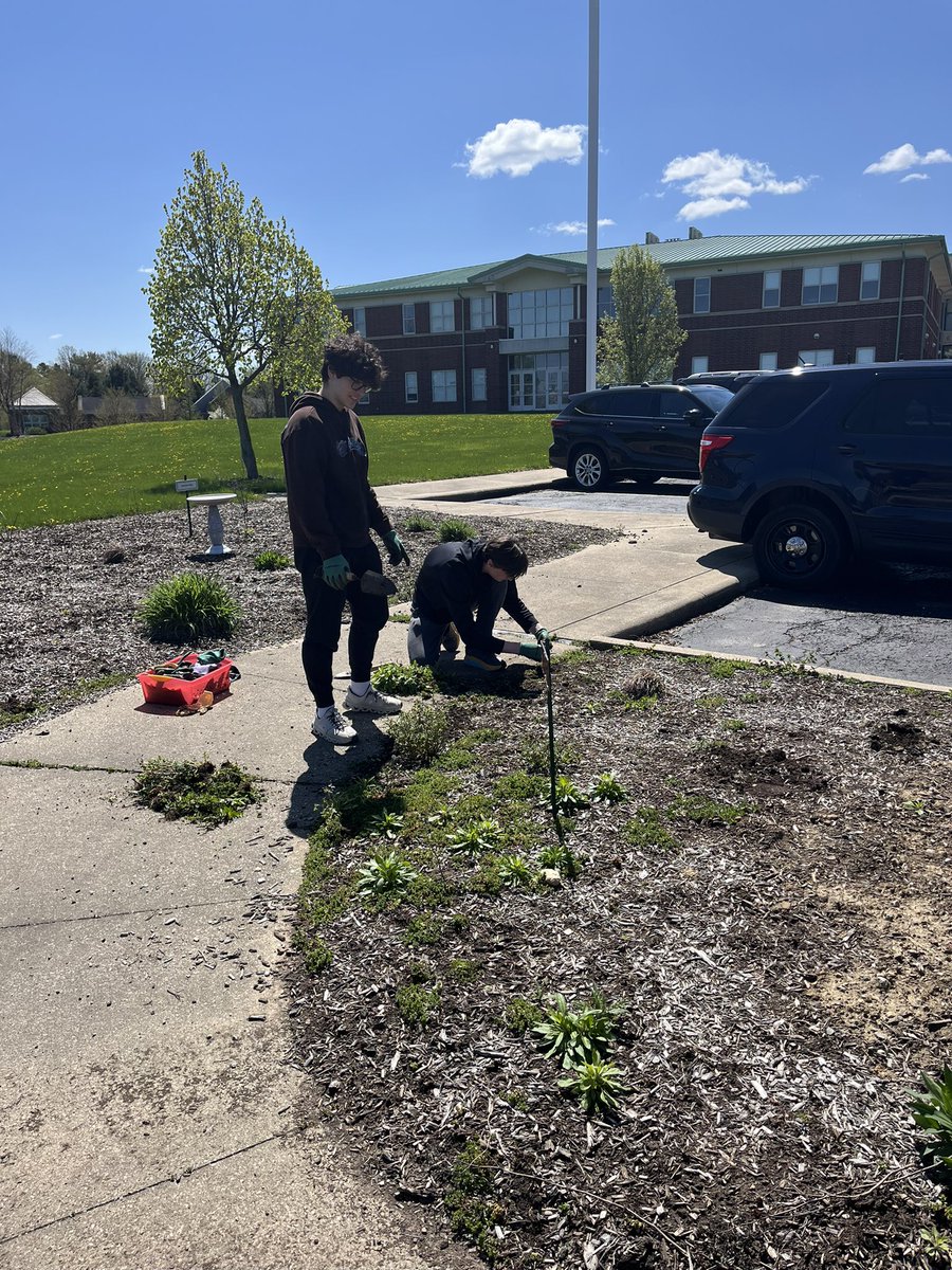CKurtScience's tweet photo. Happy earth day! Block 3 -4 @theTwinsburgHS https://t.co/leTuTNYnEV