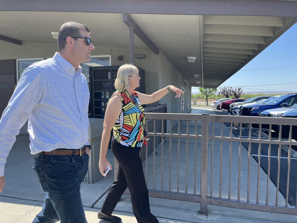Had a great meeting with Buttonwillow School District Superintendent Heidi Witcher today. We toured Buttonwillow School and discussed special education funding &amp; the importance of students having access to healthy school lunches.