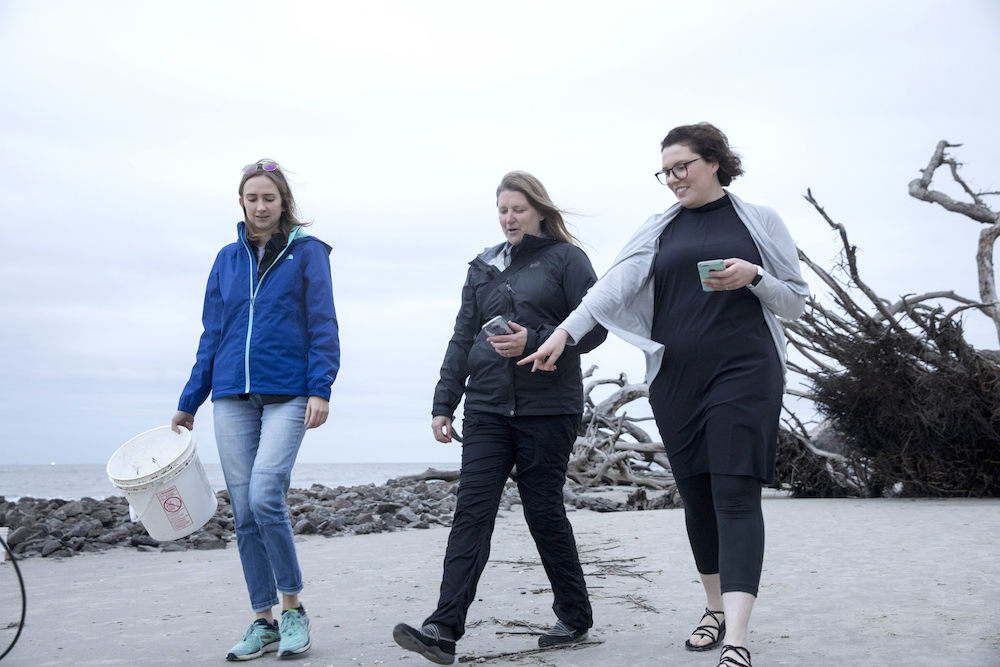 .@SEC Professor of the Year Dr. Jenna Jambeck (@JambeckResearch) advocates for change in plastic production on a global scale. 🌎 Meet the @universityofga professor making a difference 🎥 youtu.be/dOz0tt6vnPI #EarthDay x #ItJustMeansMore