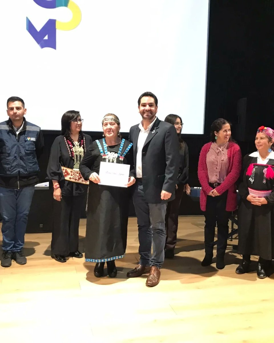 👏Una hermosa invitación recibió nuestro Director Regional para participar de la muestra “Bordando Símbolos Ancestrales"
🔷️Organizaciones como está ponen en valor la cultura de los Pueblos Originarios, ofreciendo una visión única y valiosa de la cosmovisión mapuche.