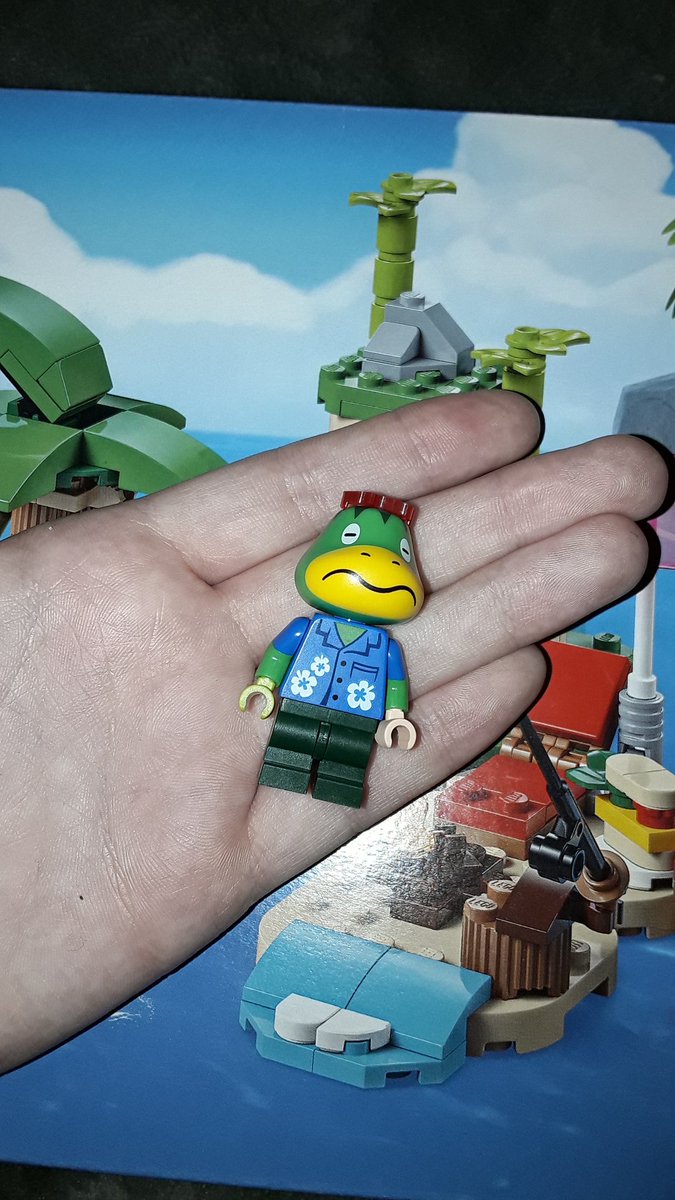 EntitiesZero's tweet photo. I finally got the animal crossing lego set with Marshal and Kapp'n. (My first ever lego set) today.

But i noticed my Kapp'n has two different colour hands.... is that normal? Do i just have an factory error Kapp'n? 

Did my man finally snap and steal an hand of a resident rep? https://t.co/7ADoxERfhP