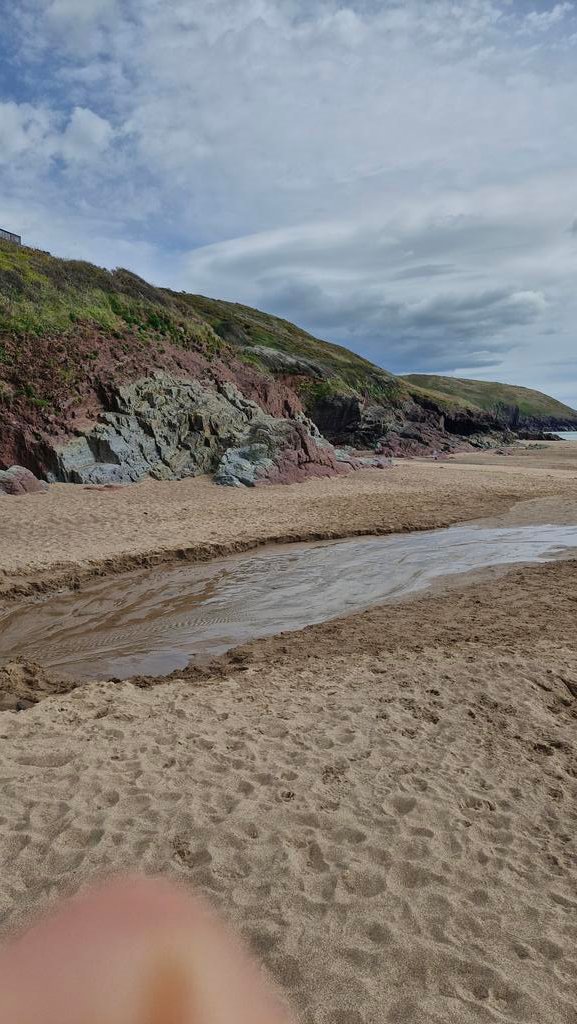 morgan_bugler's tweet image. Third day of the Tenby field course introduced the undergraduates to geological mapping @JRawlingsVolc @OceanEarthUoS