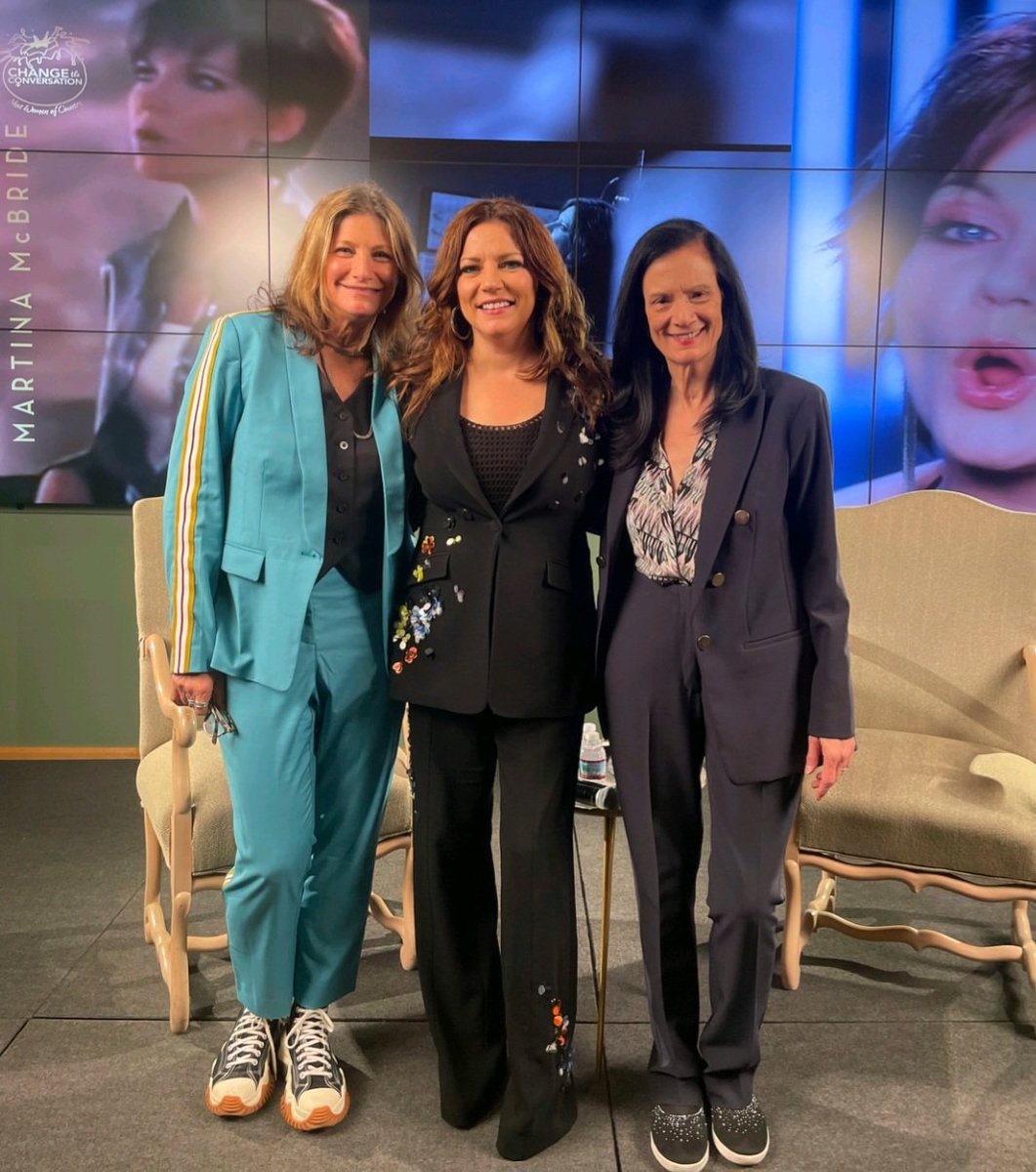 The perfect event after a month long celebration of Women's History Month inspired by @martinamcbride ❤️ 'A Conversation With Martina McBride with @changetheconvo Co-Founder @TracyGershon!  Thanks to our sponsors @MediaRow @changeagentcy @bmi @RegionsBank @CMT