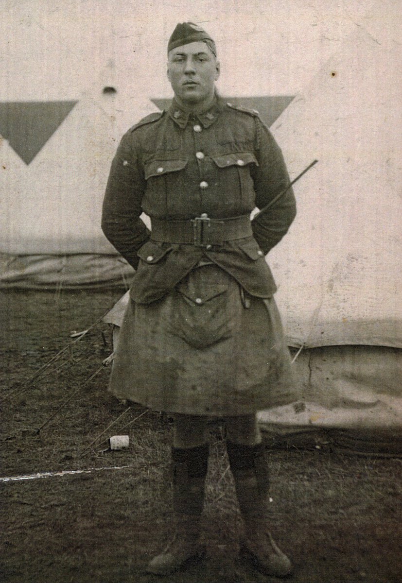 This is my great-great-Uncle, Edwin Dickenson. 109 years ago today, on April 22, 1915, he found himself in the front lines at the 2nd Battle of Ypres, his first ever battle. This is his story. 🧵1/22