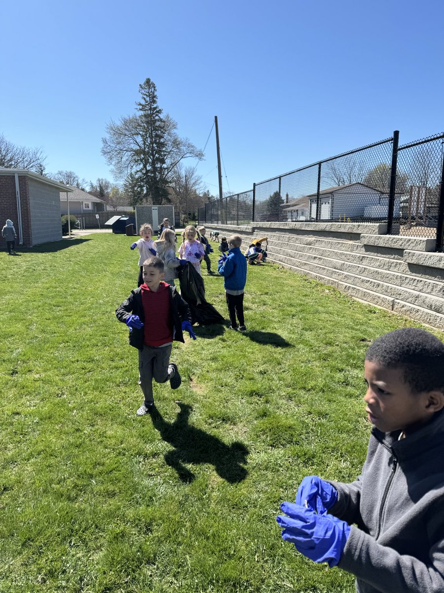 sttcatholic's tweet photo. Thanks grade 2s, for cleaning the side of our yard! #CleanBrantford #EarthDay2024 ⁦@BHNCares⁩ https://t.co/veFRa9mYvJ