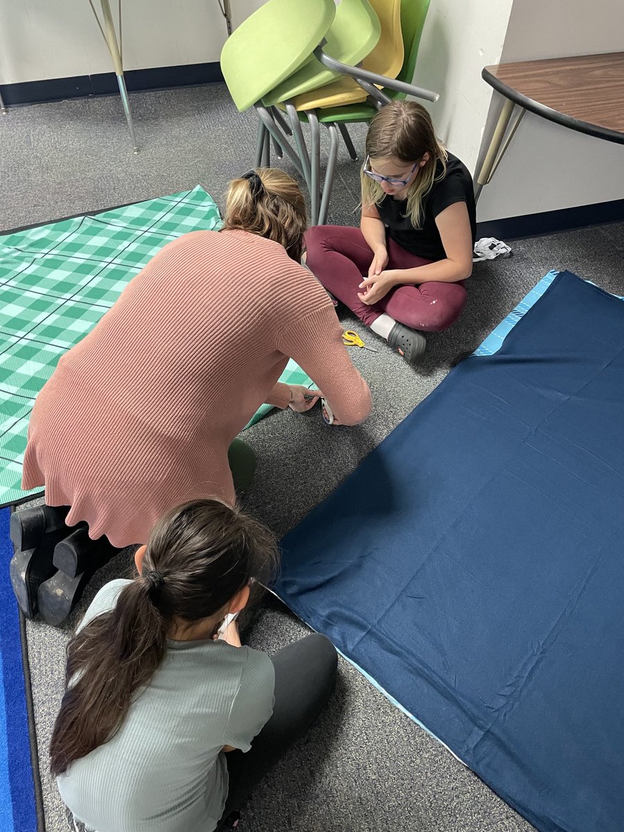 SallyRolf's tweet photo. Girls on the Run at @ToppingBulldogs decided to make blankets for @kcpetproject for our community service project!  @GOTRKC https://t.co/rIQvnmf9fV