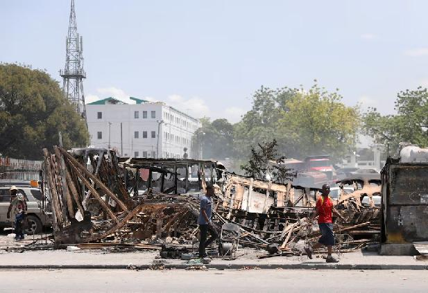 #Haïti - Des gangs armés ont lancé de nouvelles attaques sur certaines parties de la capitale haïtienne, Port-au-Prince, avant l’installation d’un conseil de transition pour mettre en place un nouveau gouvernement. starnieuws.com/index.php/welc…