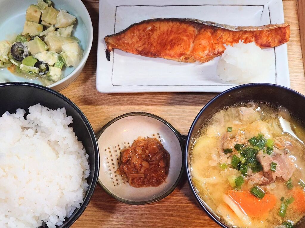 #tonjiru #misosoup #soup #grilled #salmon #japanesewhiteradish #salad #nameko #rice #gm #breakfast #mealathome #cooking #takekitchen #japanesefood #instafood #朝食 #朝ご飯 #朝ごはん #おうちごはん #自宅飯 #料理 #料理男子 #料理好きな人と繋がりたい #料理記録